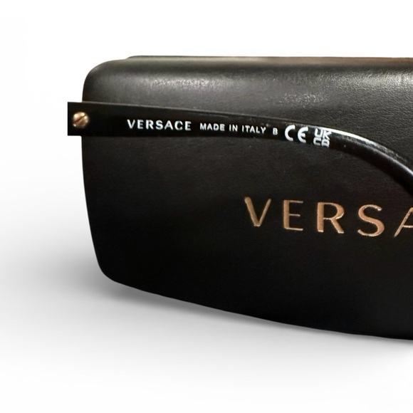 ✨💎EUC💎✨VERSACE CAT EYE MEDUSA SUNNIES WITH CASE, PPW & GIFT - Picture 5 of 6